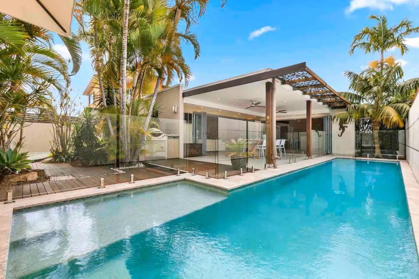 Element On Coolum Beachfront Sunshine Coast Room photo